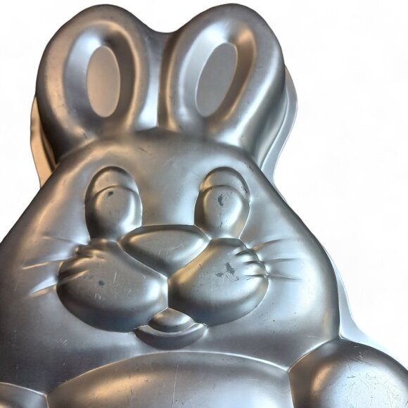 Wilton Vintage 1979 Aluminum Easter Bunny and Egg Aluminum Cake Mold Baking Mold - Picture 2 of 5